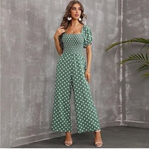 Size XL green with white polka dots jumper with pockets
